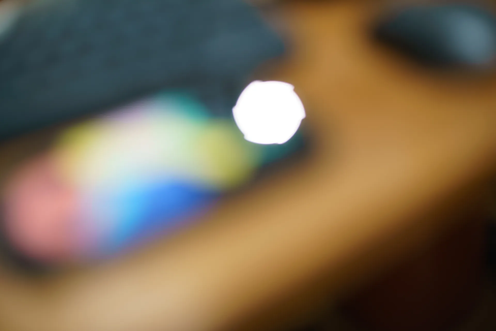 適当な点光源がなかったので、iPhoneのライトで