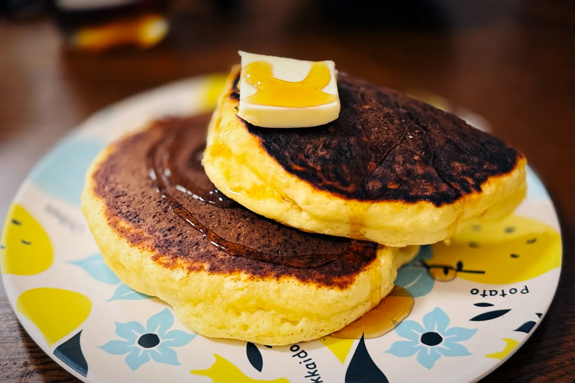 朝のホットケーキ、ちょっと焦がしてしまった。ルックはEternalを選択