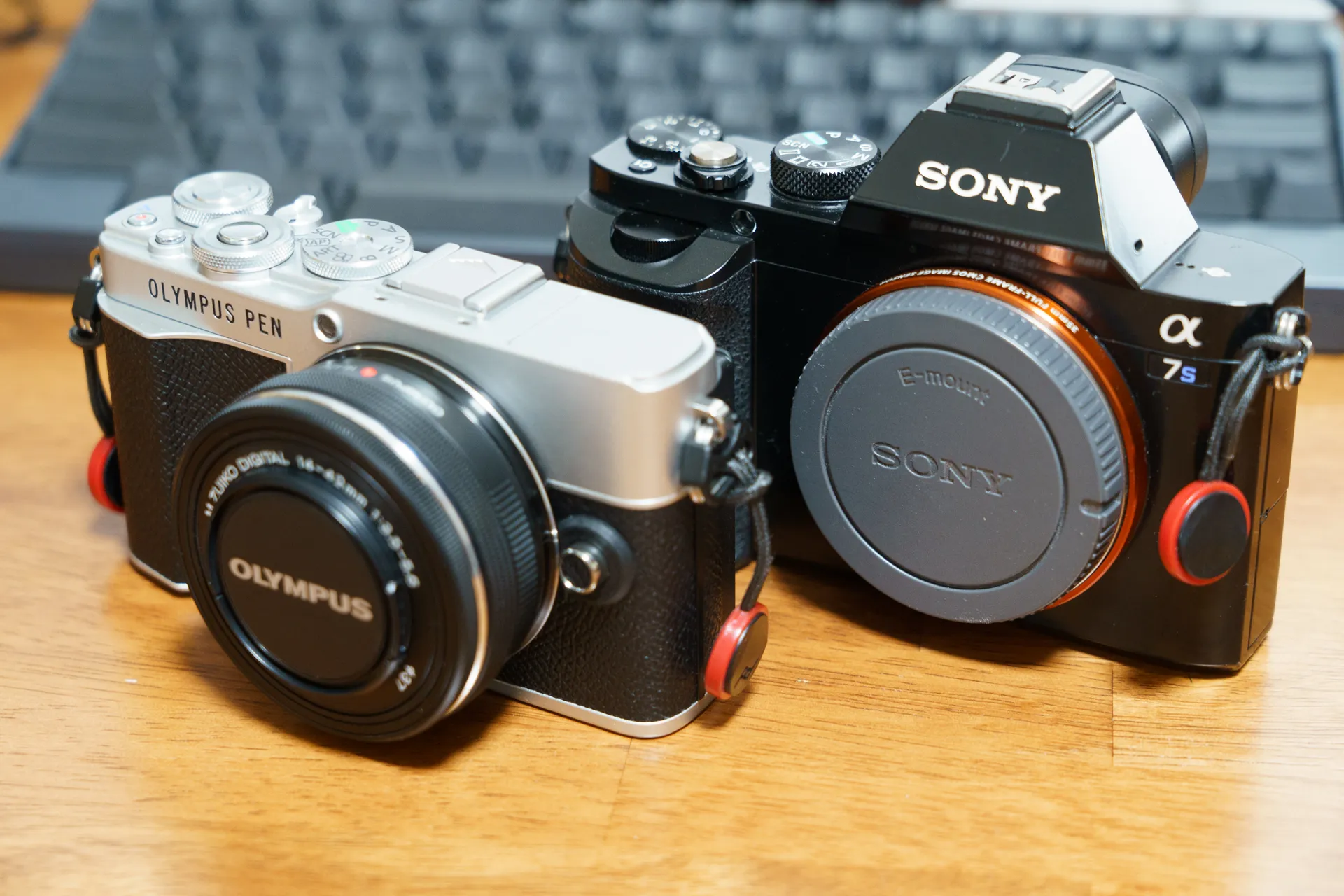 α7初代シリーズ、フルサイズとは思えないくらい小さい