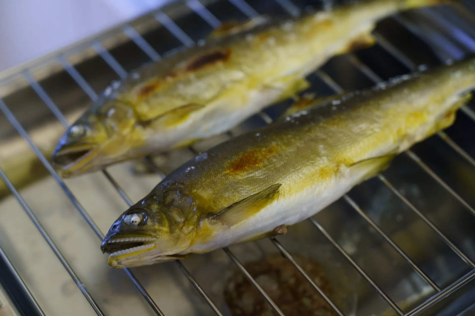 軽く焼いてから炊き込む